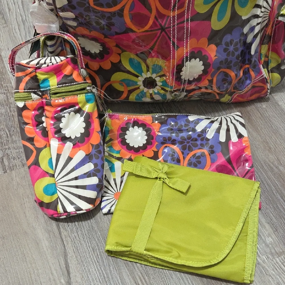 Beautiful KALENCON DIAPER BAG WITH 3 PC SET INCLUDED